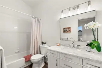 Ensuite bath perfect for privacy