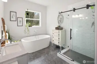 Primary en-suite with soaking tub