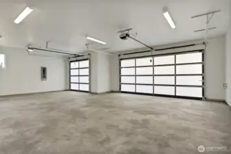 Large 3 Car Garage w/Garage Door Openers - Hot & Cold Water Spigot / Faucet - Tankless Water Heater