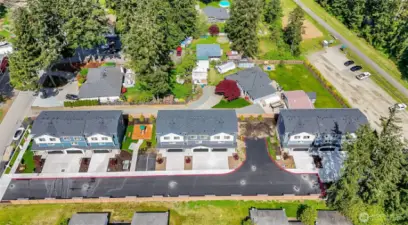 Photographs are for illustrative purposes only. Features, finishes, interior/exterior colors, landscaping and floorplan shown may vary from actual homes built.