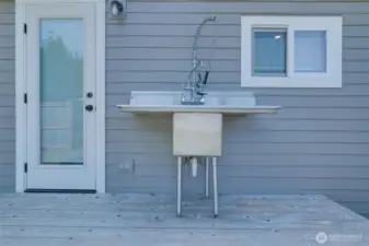 North side deck w/fish cleaning station