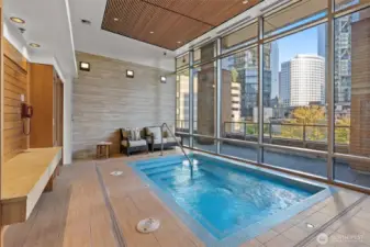 Hot tub in a beautiful setting!!