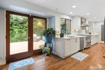 French doors to the huge entertainment deck!