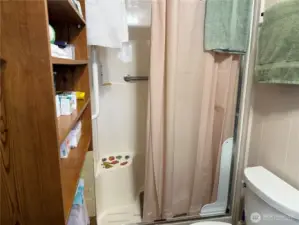 Main bath w/storage