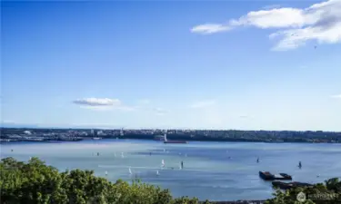Spectacular views of downtown Tacoma, Puget Sound, and sailboats—a perfect harmony of city and nature.