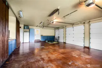 Generous built-in storage throughout the spacious 3-car garage—perfect for keeping tools, gear, and vehicles organized.