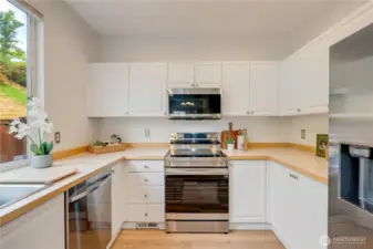 Kitchen image 2