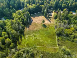 An approximate outline of the property shape. Not meant to be the definitive borderline.
