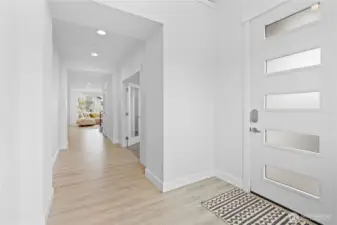 Spacious foyer, 2 story ceiling in front entry.