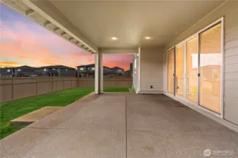 Oversized covered back patio w/ gas line to bbq hook-up.