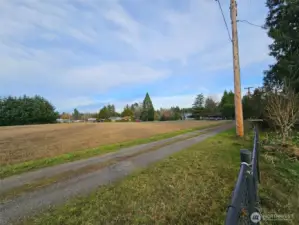 Easy in and out to potential shop?