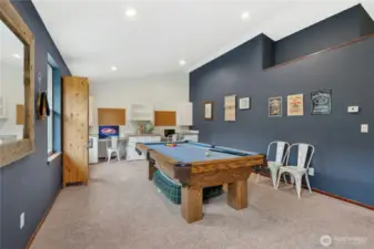 Bonus Room with Pool Table