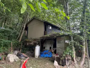 Property extends up beyond the back of the garage