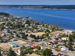Walk to the wharf and downtown in just a few mintues.