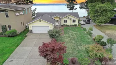Plenty of parking space with big driveway.