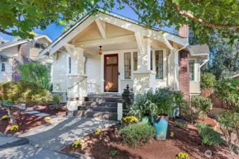 Come home to classic beauty in desirable Wallingford!