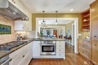 5-burner gas cooktop & separate built-in oven.