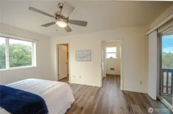 Primary suite with 3/4 bath, ceiling fan and walk-in closet