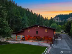 4800' Barn with Caretakers Residence