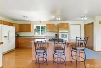 convenient eat-in island for family.