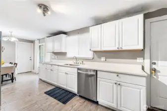 Plenty of space in the kitchen