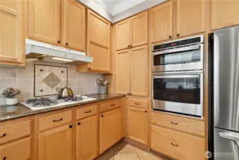 Gas cooktop and Newer Stainless Steel Microwave / Convection Oven Combo