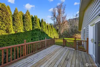 Start the day with your morning coffee or unwind in the evening. Easy access to the yard and a foot bridge to Klamath Dr.