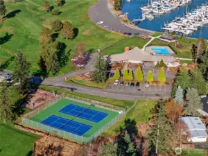 Tennis, playground, pool and golf just a short walk away.