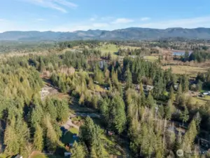 Country setting within 5-10 minutes from town and schools