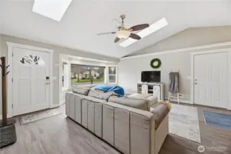 ~Spacious Living Room~