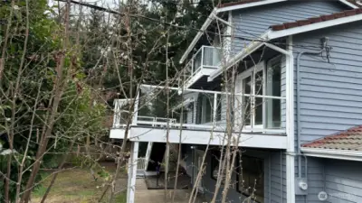 Tile roof on this nice cedar-siding home. Both very NW durable.