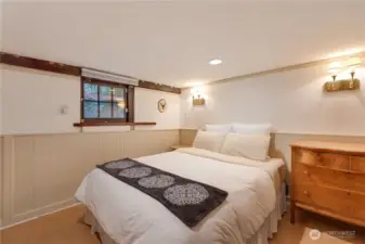 Artist unit west bedroom
