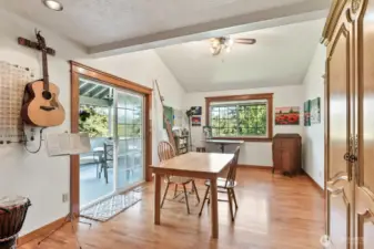 Main level flex room with awesome vintage slider doors for privacy & own entrance to deck. Use as extra primary room space or hobbies, gym, and more.