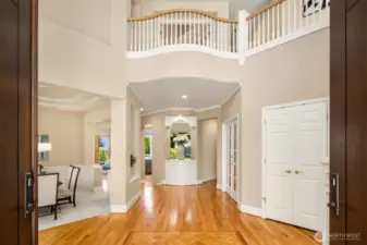 Newer double doors open to an impressive vaulted entry with inlaid parquet flooring. The openness and convenience of the floorplan is clear to see.