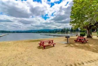 Wow! Come enjoy this lovely beach!