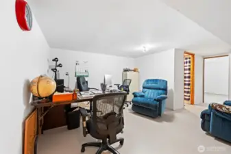 Additional basement space/office that leads to full bathroom and non-conforming 4th bedroom.