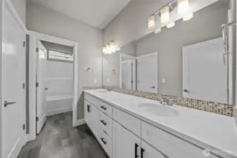 2nd Bathroom upst