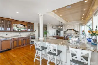 Eat-in counter space and wet bar station