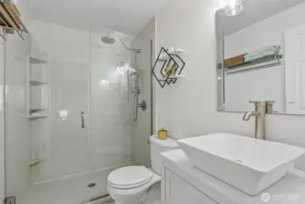 Primaryroom - Bathroom