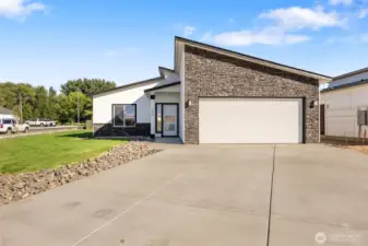 Photos are from previously built home. Finishes similar to, upgrades shown may not be available in this model. Upgrades/finishes my vary.