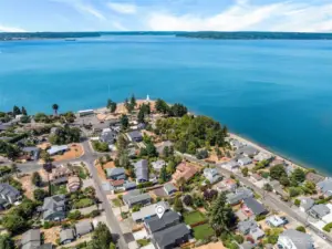 One block to the beach & delightful Lighthouse Park. This is a great neighborhood where people walk & wave and ride their bikes.