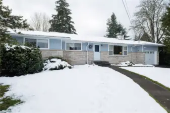 View of front garden & garage.