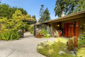 Entry W/Fountain