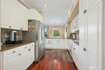 Lots of cabinet space