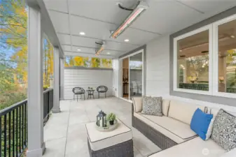 Covered & heated large back deck for entertaining