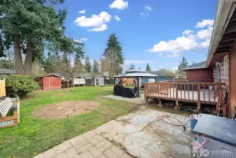 Spacious back yard with more storage sheds and chicken coop