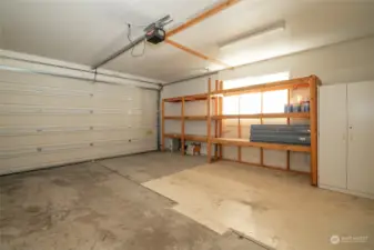 Garage w/storage shelves