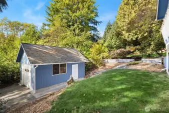 Detached garage