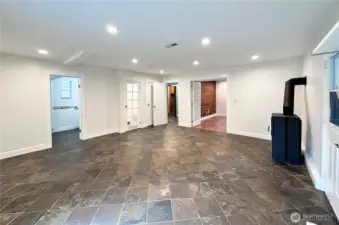 Rec room, 1/2 bath and laundry, storage room, media room, office... or use as non-conforming bedroom, art room, ultimate game room, music room, recording studio? Endless possibilities.