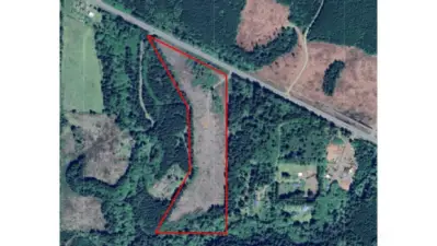 Excellent opportunity to build your dream home and enjoy your private oasis, flora and fauna on your own 21 plus acres with creek frontage, and 900 feet of road frontage.